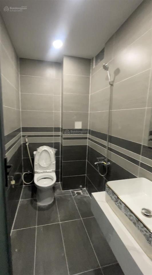 Nhà nc mới 100% ngay nguyễn kiệm 4pn hẻm xe hơi gần phan đăng lưu hoàng minh giám sân bay tsn