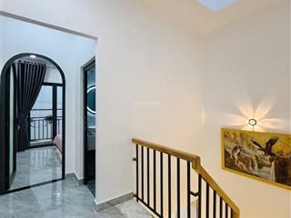 100m2  xe hơi ngủ trong nhà  ngay bệnh viện hồng đức  50m ra mặt tiền  18tr/t