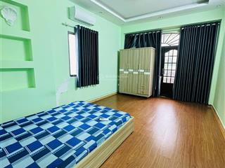 Chính chủ cho thuê phòng ngủ ban công tách bếp 40m2 mặt tiền ngay chợ hoàng hoa thám tân bình