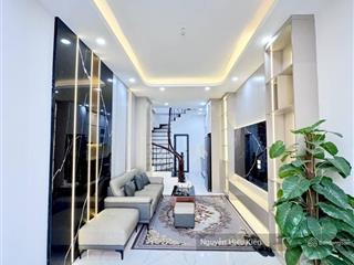 Ô tô đỗ cổng  nhà mới siêu đẹp  full nội thất xịn  chỉ việc xách vali về ở  trung tâm hà đông