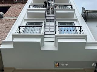 Nam dư  hoàng mai  ccmn 6 tầng thang máy  dòng tiền 50tr/tháng  gần phố