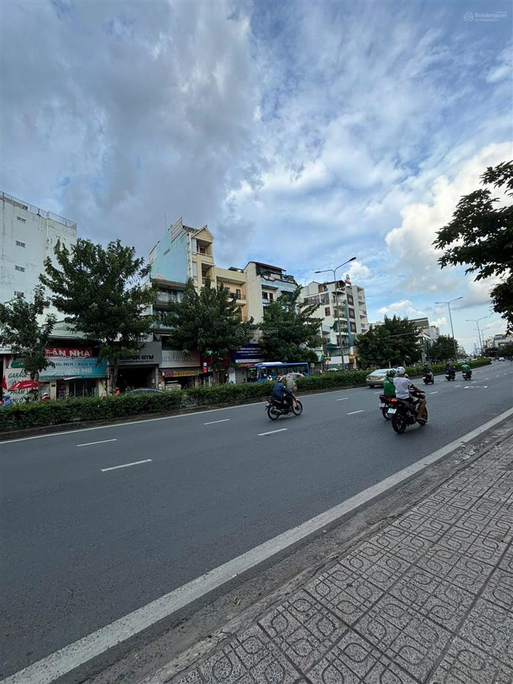 11,5 tỷ tllời ngay 500 triệu  chdv vip cộng hoà  ngang hiếm 8m 3 lầu full nội thất hđt 40 triệu