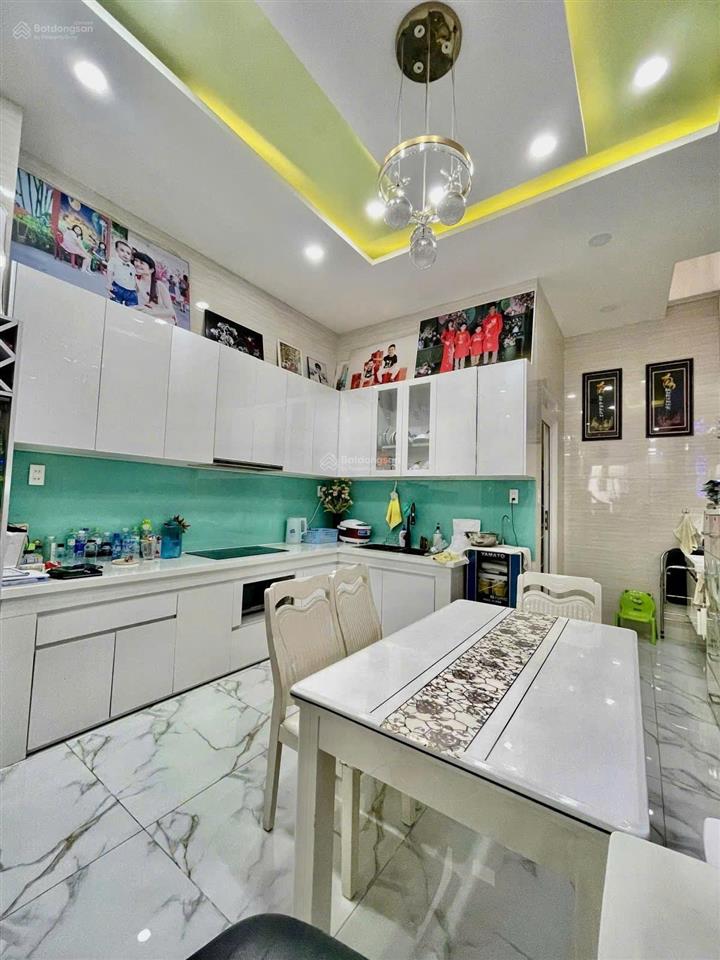 Cơ hội vàng  chỉ 11 tỷ  ngang hiếm nhất 6m  khu sân bay  hxh 6m 2 lầu ở ngay  giá tốt mua ngay