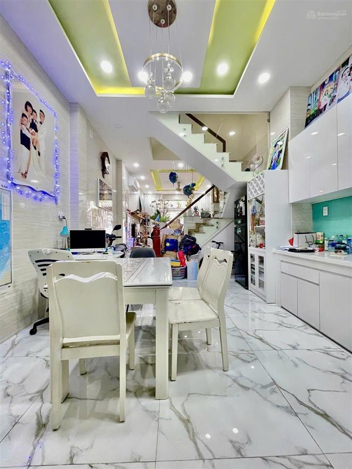 Cơ hội vàng  chỉ 11 tỷ  ngang hiếm nhất 6m  khu sân bay  hxh 6m 2 lầu ở ngay  giá tốt mua ngay