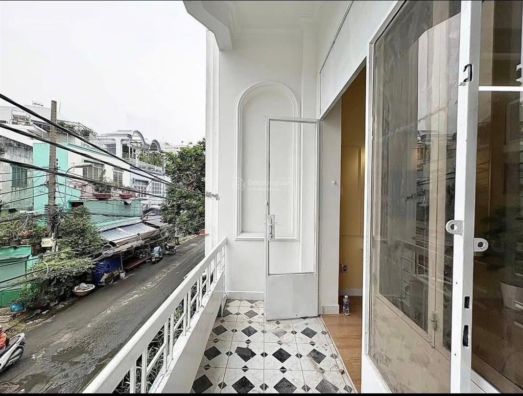 Khai trương phòng gác ban công mới ngay nguyễn hồng đào