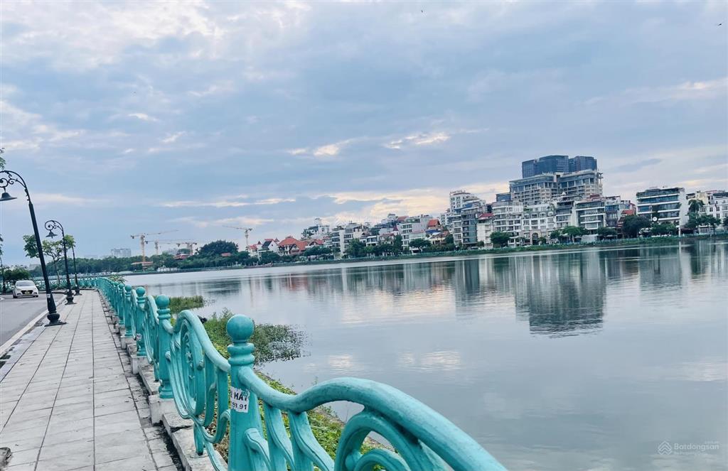 120 tỷ nhỉnh có toà nhà mặt phố từ hoa 200m*5t mt10m lô góc view hồ tây thơ mộng.