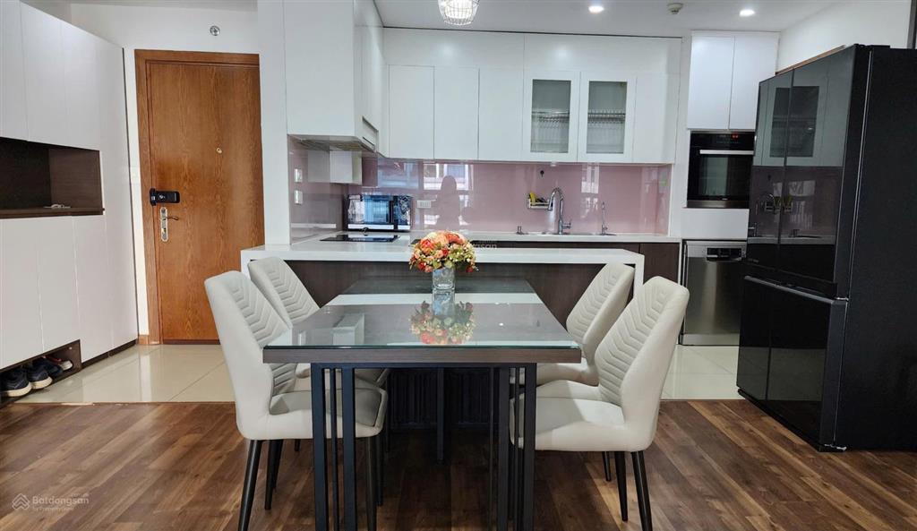 Bán căn hộ chung cư goldmark city, 6,4 tỷ, 94m2, 3pn, 2wc, hướng tây nam