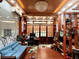 Nhà đủ nội thất. bán nhà hòa mỹ 2 tầng, 2pn, 3wc 6.8 tỷ. chỉ sách vali vào ở.