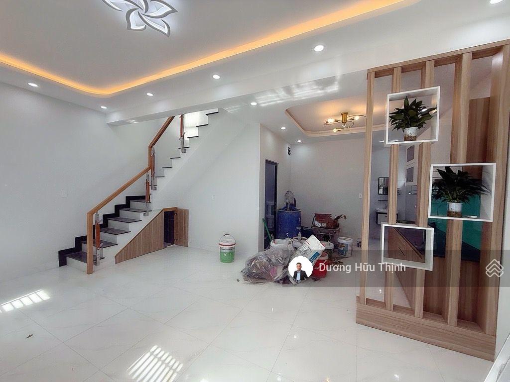 Bán 2 căn nhà liền kề 1 trệt 1 lầu ngay ngã 4 thủ đức căn góc 2 mặt tiền hẻm thông thoáng