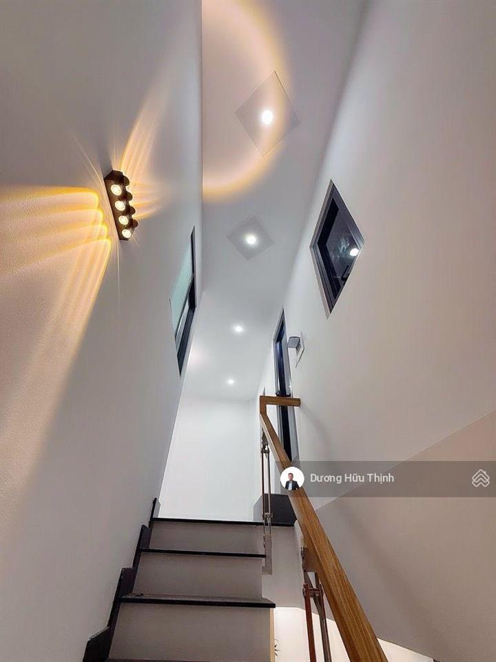 Bán 2 căn nhà liền kề 1 trệt 1 lầu ngay ngã 4 thủ đức căn góc 2 mặt tiền hẻm thông thoáng