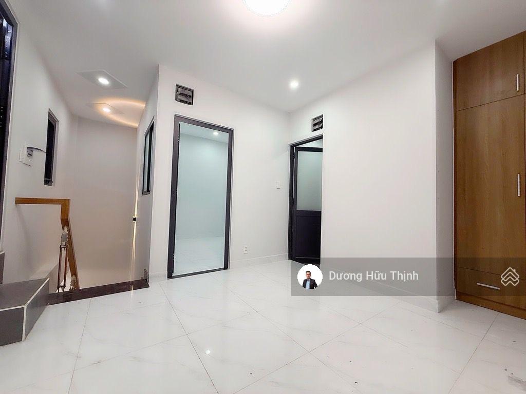 Bán 2 căn nhà liền kề 1 trệt 1 lầu ngay ngã 4 thủ đức căn góc 2 mặt tiền hẻm thông thoáng