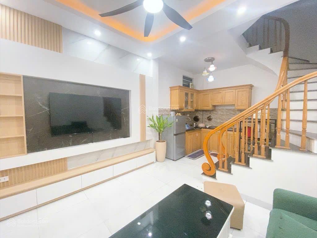 Bán nhà 5 tầng mới xây thiết kế trẻ trung đầy đủ công năng. nhỉnh 6 tỷ