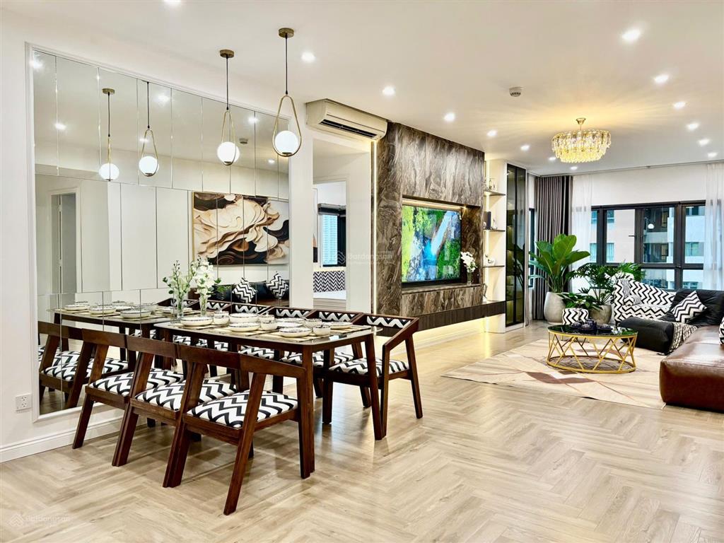 Chính chủ bán gấp căn 3 ngủ 86m2 the legend 109 nguyễn tuân. giá 8 tỷ.  0943 937 ***