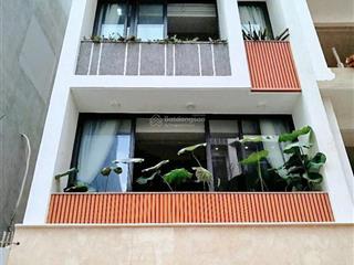 Bán nhà dương quảng hàm  p.6  7tỷ2  có thang máy dt  4,5 x 18m