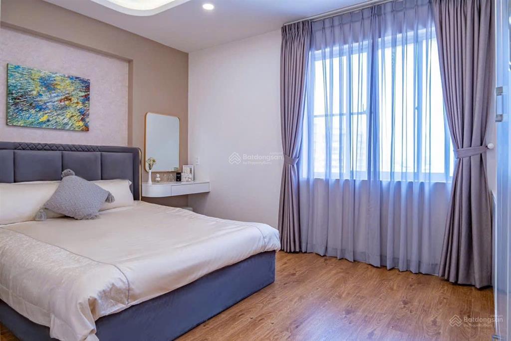 Bán gấp căn hộ saigon south(3pn dt 104m2) nhà mới 99% có ôxe full nội thất cao cấp  0911 898 ***