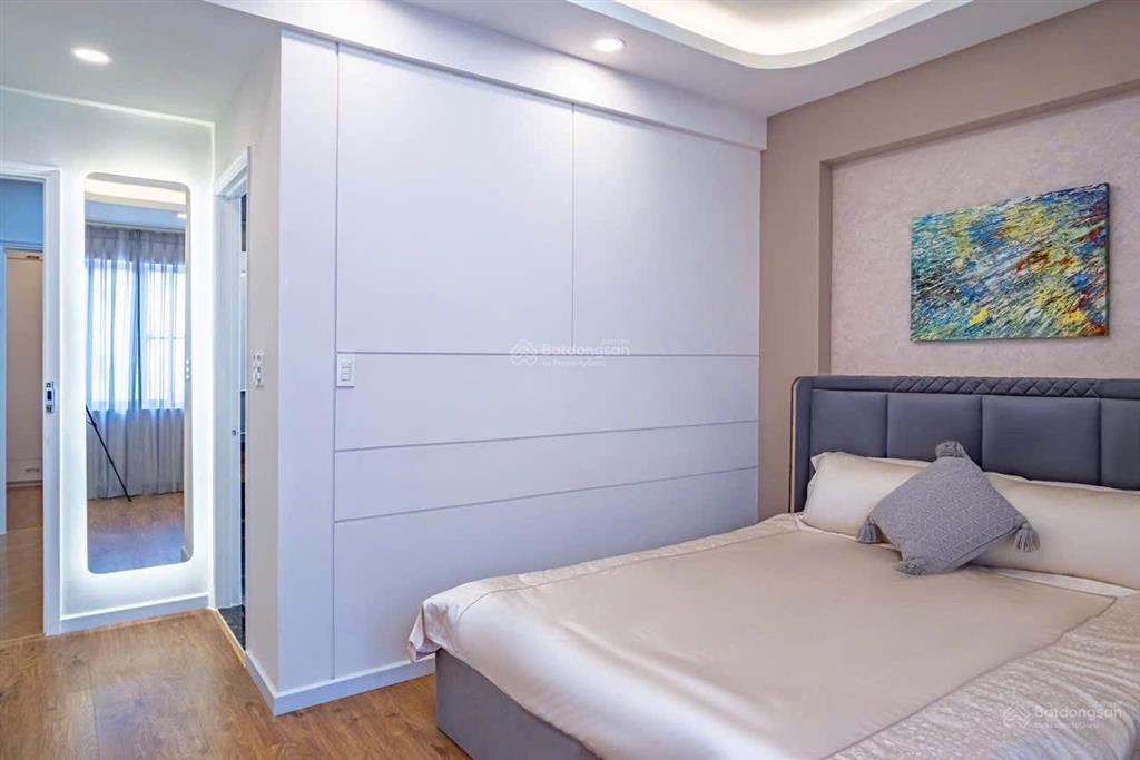 Bán gấp căn hộ saigon south(3pn dt 104m2) nhà mới 99% có ôxe full nội thất cao cấp  0911 898 ***