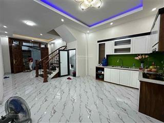 Chính chủ a phình bán nhà kv đại la 43m 5 tầng 7n 6,7 tỷ, sổ đỏ nở hậu, lô góc cho thuê 30tr/tháng