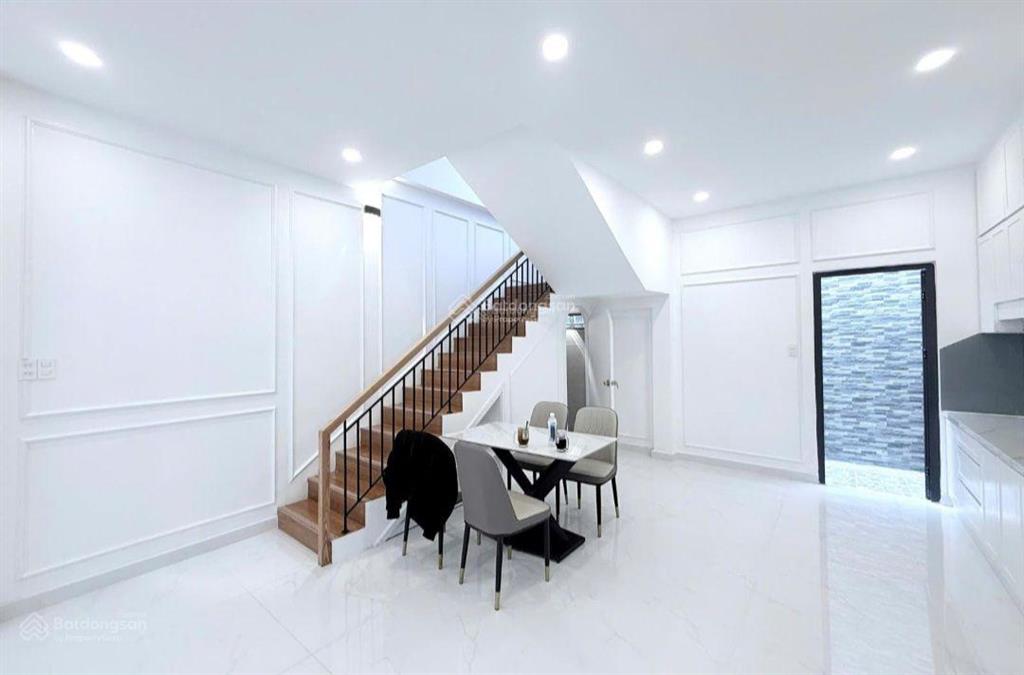 Cô thùy cần bán gấp căn nhà để về quê sinh sống giá chỉ 3 tỷ 330tr đường lạc long quân, q.tân bình