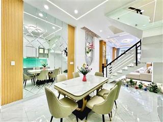 Kẹt tiền bán gấp nhà 3 tầng hoàng diệu, quận 4, diện tích 49m2, shr giá 3 tỷ 580 tl