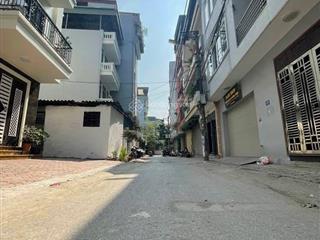Nhà đẹp đường xuân đỉnh gần công viên hoà bình .