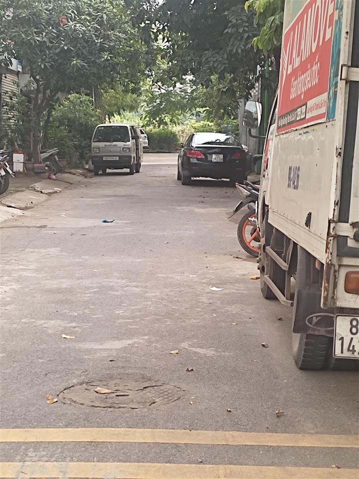 Chính chủ bán nhà 2 tầng mặt tiền 5m ô tô vào nhà gần trường, chợ xung quanh tiện ích đầy đủ