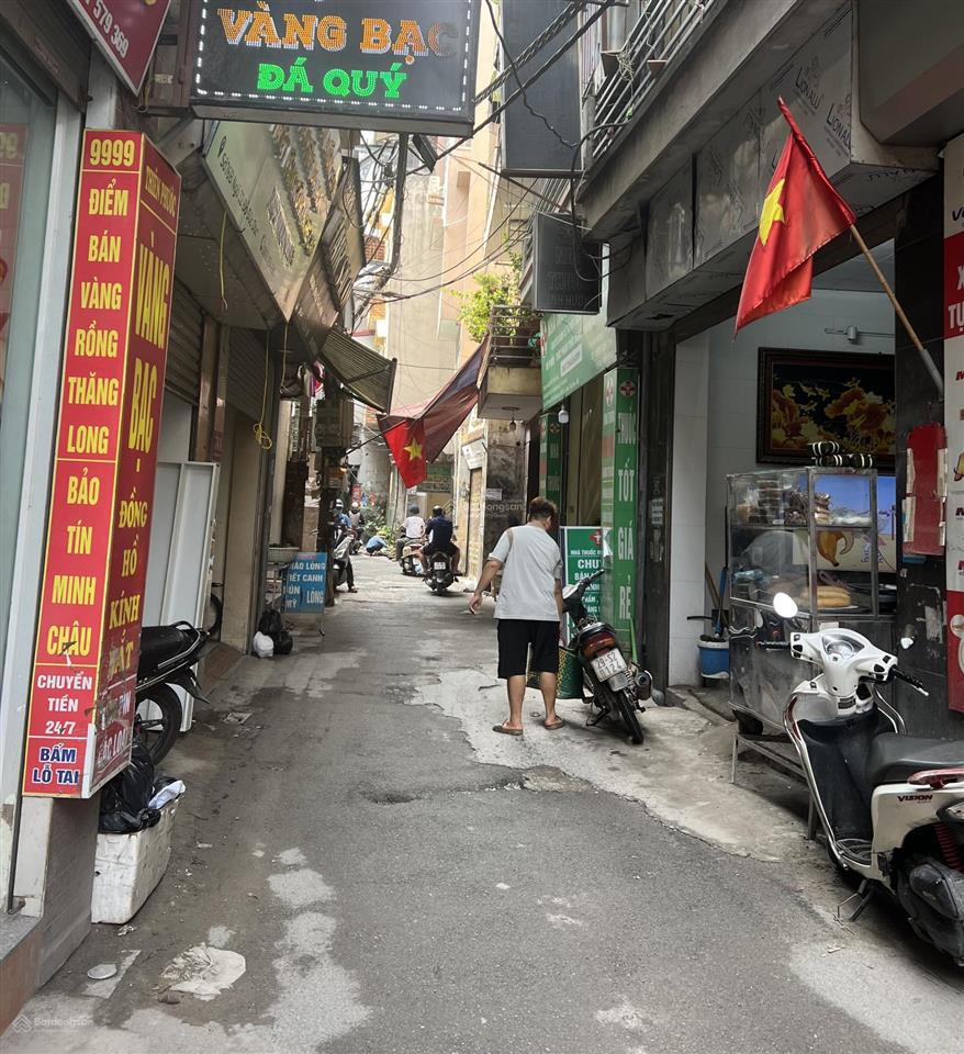 Đất vàng cầu giấy 30m giá hơn 6 tỷ, sổ đỏ vuông vắn, hiếm có!