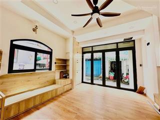 Chủ bán gấp nhà 4x8, hẻm xe hơi, sổ vuông góc, gần đại học kinh tế, bệnh viện nhi đồng