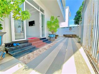 Bán nhà nghỉ bãi tắm thuỷ tiên  dt 400m (20x20m)  xây dựng 200m  15 phòng  hồ bơi  giá 22t