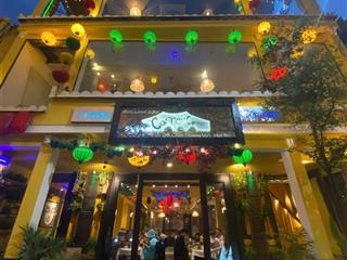 Nhà phố cổ kính doanh sky bar view đỉnh