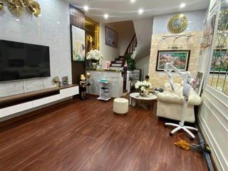 Vị trí cực đẹp, xung quanh tiện ích vô vàn, gần trường học, các sân chơi thể thao