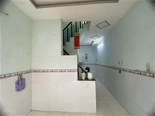 Nhà bán gấp (1 trệt  1 lầu) gần chợ và trường học
