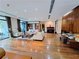 Bán căn hộ vip 300m2 ở vincom bà triệu, hbt, tầng cao, 3 slot ô tô, full nội thất xịn, về ở luôn