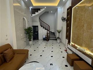 Đường hoàng mai, 30m2 , 5 tầng , ngõ trc nhà 3m , cách 3 nhà ra đường ô tô . chỉ 7,5 tỷ