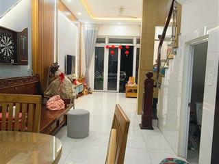Bán nhà phố đẹp 3 tầng đường bưng ông thoàn phú hữu quận 9. ôtô nằm trước nhà. giá chỉ 6.1 tỷ.