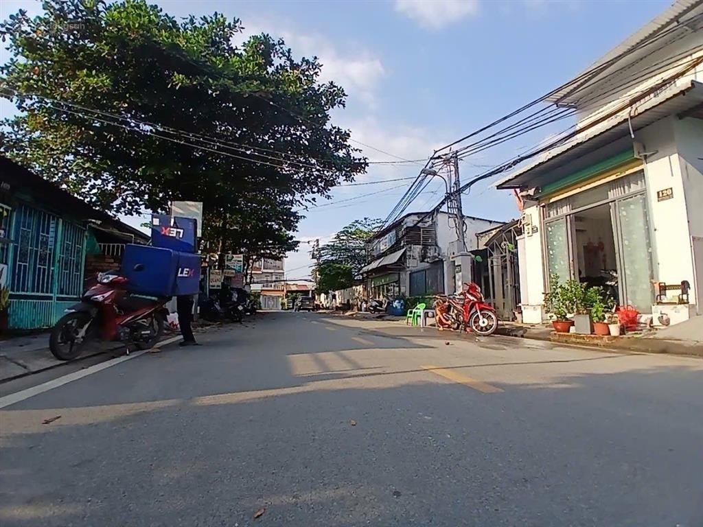 Bán nhà mặt tiền đường cầu xây 2. dt khủng 185m2 ngang 9m siêu bề thế 3pn 2wc. giá 10.5 tỷ bớt lộc