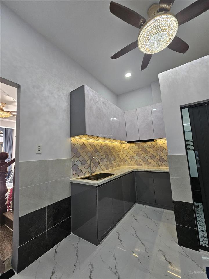 Bán nhà đường bình đông, phường phú định (quận 8 cũ)  nhà đẹp 3 tầng, sổ hồng riêng, giá tốt