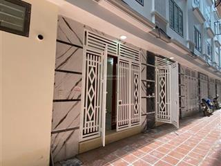 Nhà đẹp yên bình, yên nghĩa. ô tô đỗ cửa. nhà 2 mặt ngõ