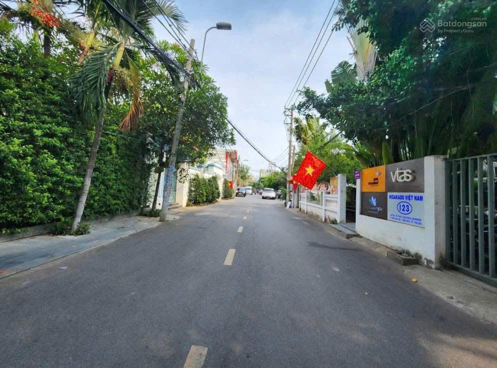 Lô đất biệt thự 3 mặt tiền khu compound dt 326m2 giá 110 tỷ vị trí cực hiếm