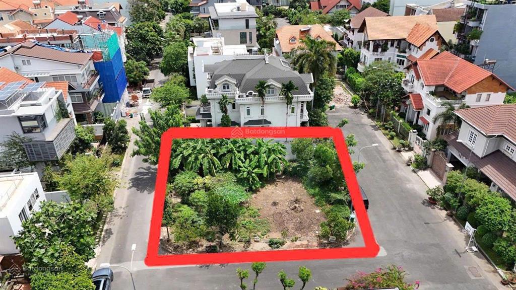 Lô đất biệt thự 3 mặt tiền khu compound dt 326m2 giá 110 tỷ vị trí cực hiếm