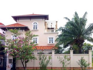 Cho thuê biệt thự ngay trung tâm tại thảo điền, quận 2 5pn, 6wc dt 5000m2  0899 836 ***