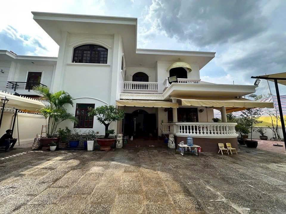 Bán villa góc 2 mặt tiền nguyễn văn hưởng, thảo điền, quận 2  205 tỷ, gần sông sài gòn