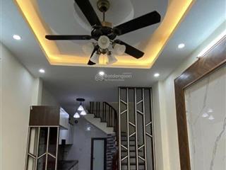 Cho thuê nhà trọ 32m 5 tầng chỉ dưới 10 triệu