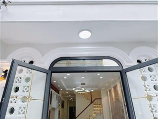 Bán nhà q765m2phú thuận5 tỷ 5 ngay phú mỹ hưng3pn nhà mới vô ở luôn