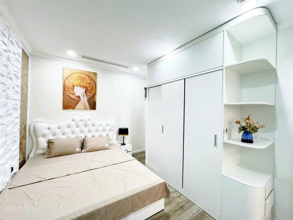 Cho thuê căn hộ sun square, căn 3 phòng ngủ full đồ, giá 15 tr/th vào luôn.  0838 452 ***