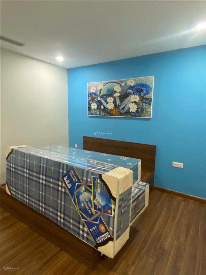 Cho thuê căn góc 102m2, 3 p ngủ full đồ giá 20 triệu. golden park.  0838 452 ***. có slot ô tô