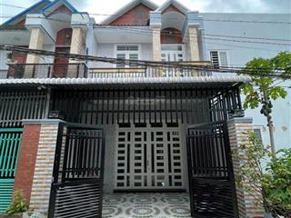 Bán nhà 1 trệt 1 lầu, 5x18m, đường ô tô 6m, gần ubnd hưng long  bình chánh, giá 1,95 tỷ
