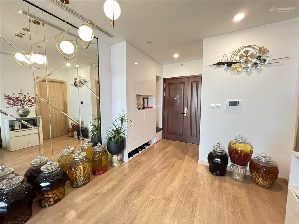 Chính chủ tôi bán gấp ch 3pn 93m2 full đồ đẹp tại rose town 79 ngọc hồi chỉ 6.75 tỷ.  0828 101 ***