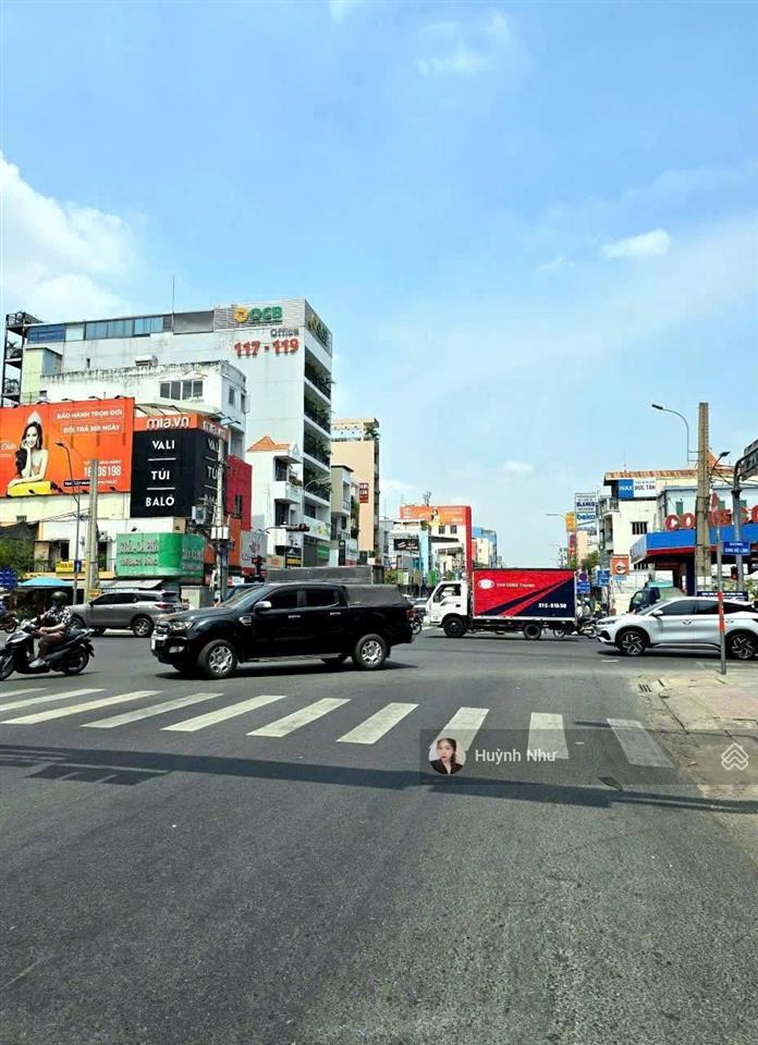 Siêu hiếm mua nhà tặng đất  ngang 5.5m 2 tầng ngay ngã tư hàng xanh giáp q. 1, chỉ 107tr/m2