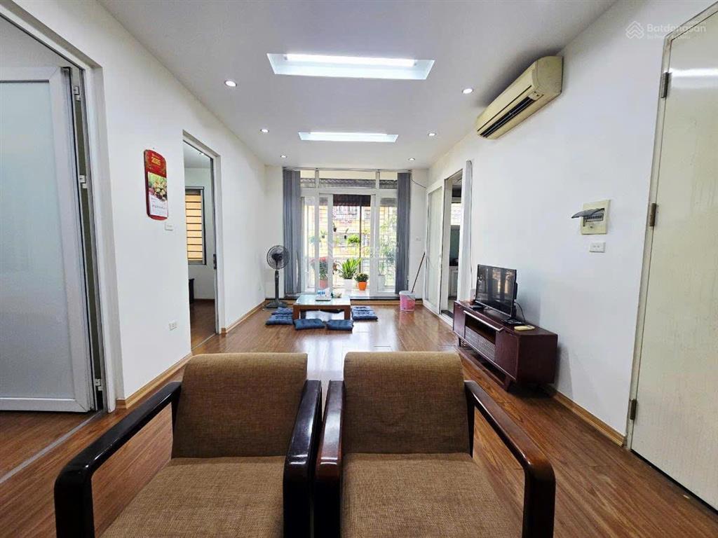 Gấp! bán căn hộ chung cư mặt phố võ chí công lô góc hai mặt thoáng sổ đỏ chuẩn giá cực tốt