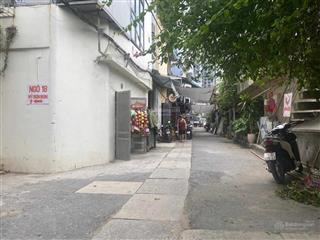 Nhà đẹp không chê vào đâu được, gđ về ở miễn chê. vài bước chân ra đường 53 m. ô tô đi quanh nhà